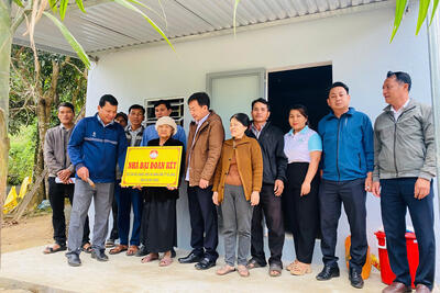 BÀN GIAO NHÀ CHO HỘ NGHÈO